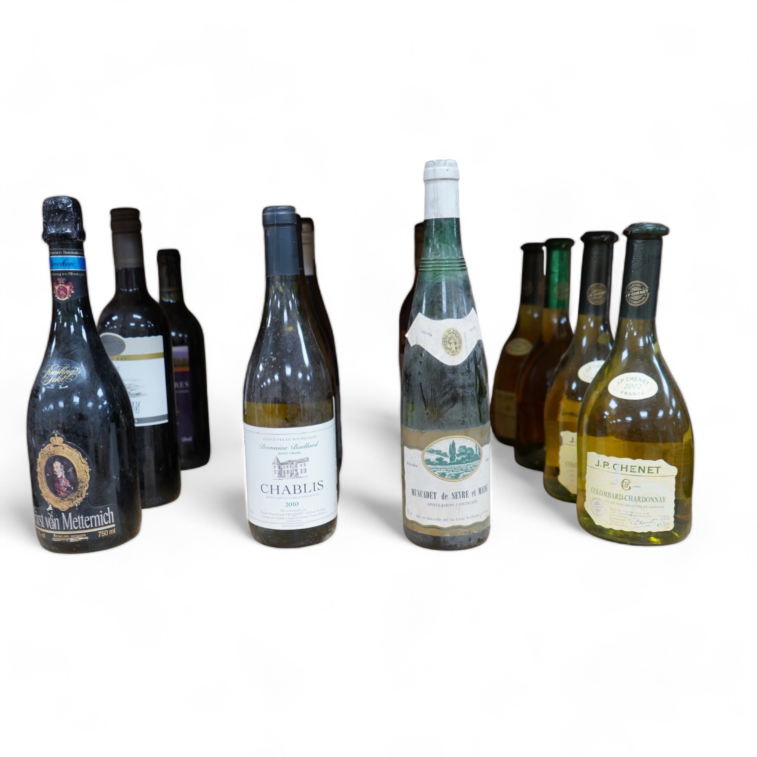 Fifteen bottles of mixed wines to include a bottle of Chablis 2010 and four bottles of JP Chenet. Condition - fair, storage history unknown